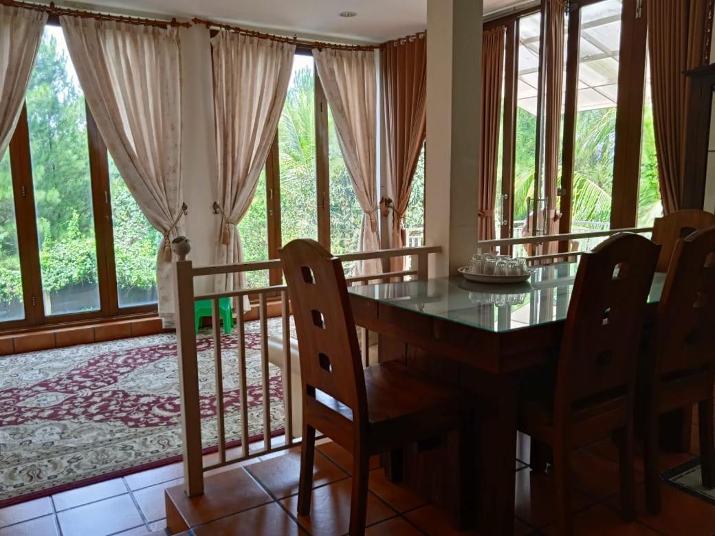 Villa Gathering Yuni Syahla Citaringgul المظهر الخارجي الصورة